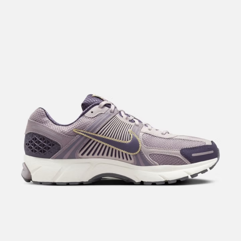 Nike's New Lightweight, Cushio - Men Shoes Must Have ulasan dan harga