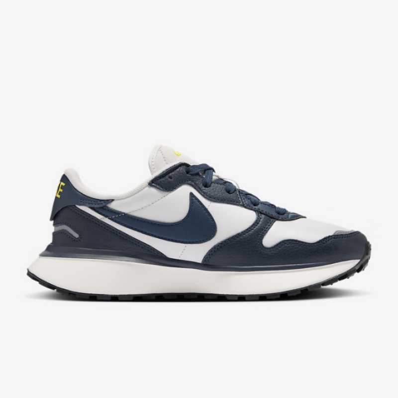 Nike Retro-Style Waffle Shoes  - Men Shoes Must Have ulasan dan harga